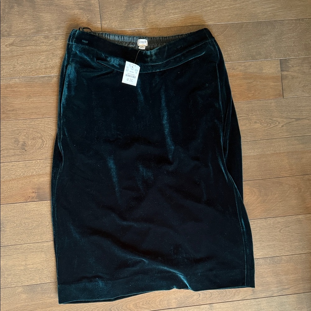 Elegant Green Velvet Skirt